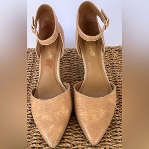 Clarks Collection Women’s Crewso Reading Two-Piece Pumps Textured Size 7.5M